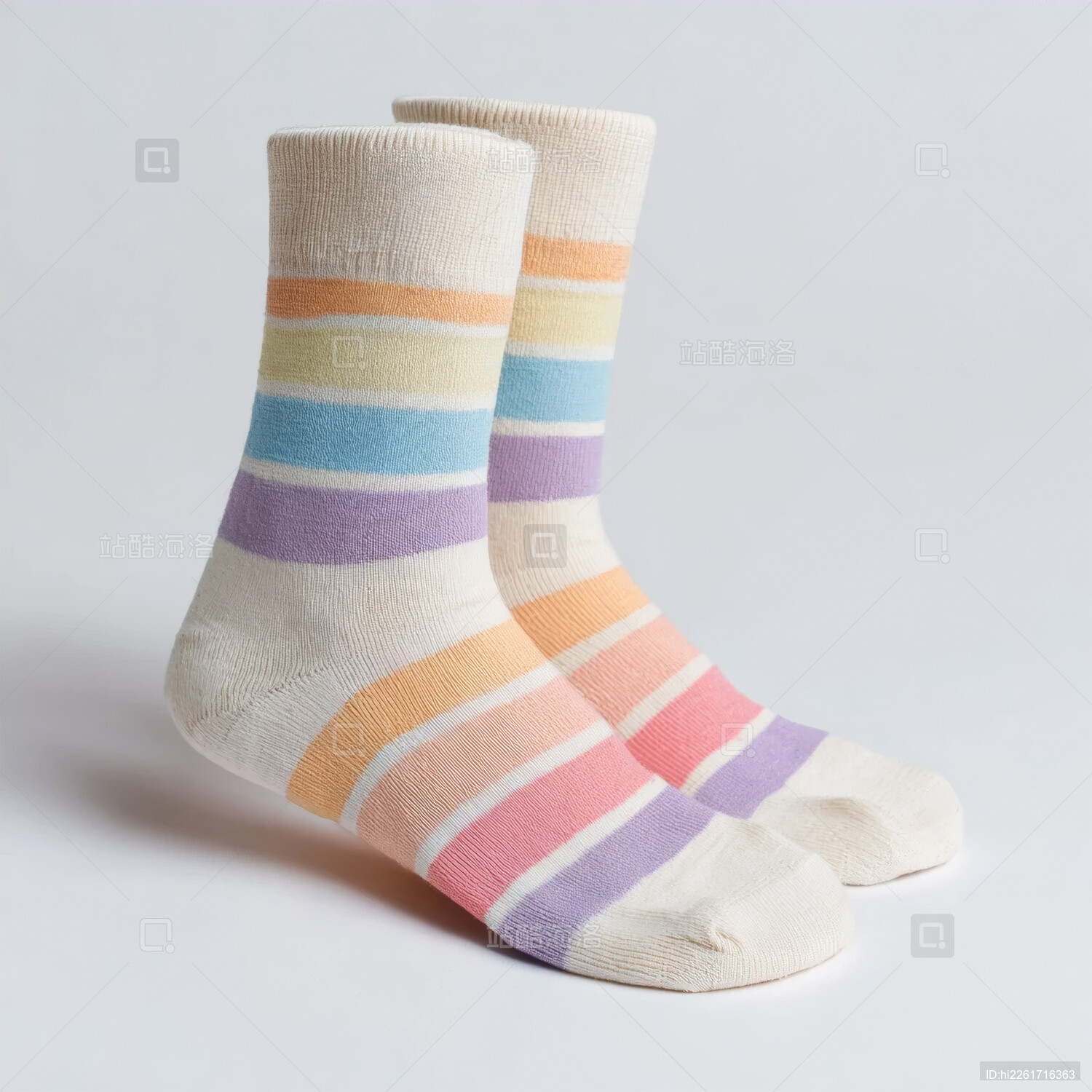 多彩条纹的纯棉舒适儿童袜子