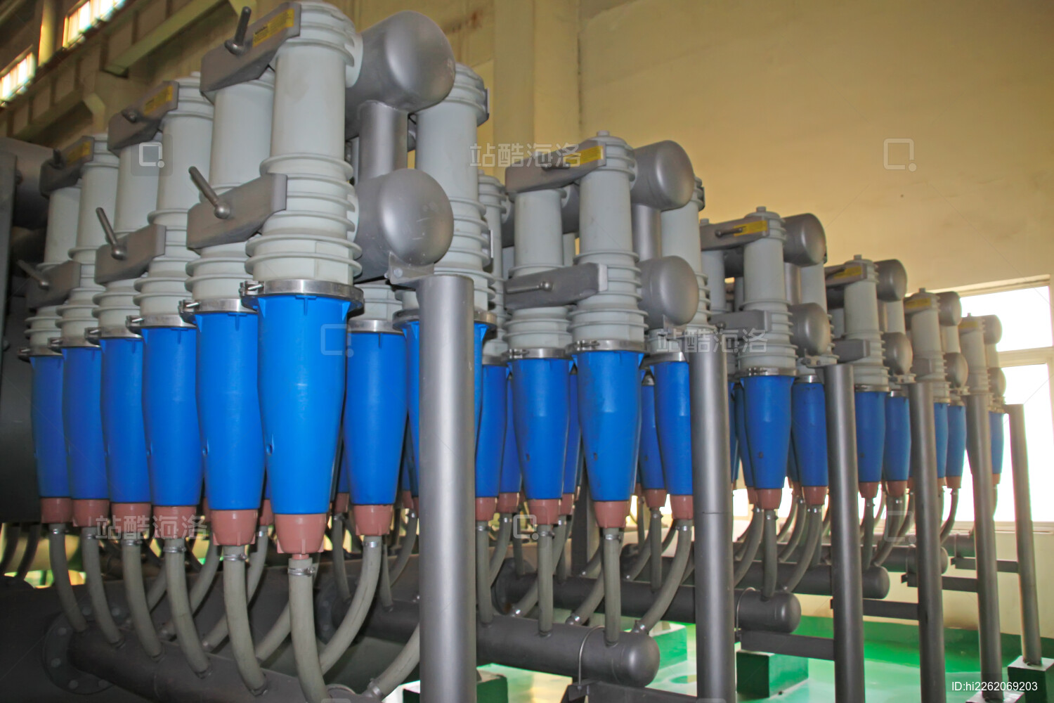 工业设备排列整齐