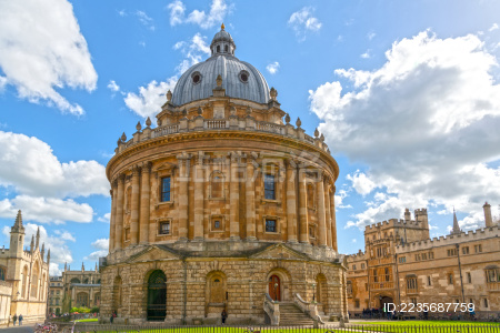 图书馆分为五个主体建筑:神学院(divinity school),老四方院