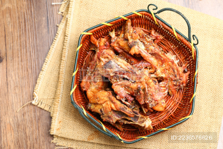 传统小吃麻辣鸡架