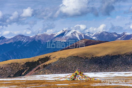 中国四川省甘孜州理塘县卡子拉山垭口