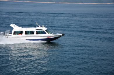 万佛湖风景区水面的快艇