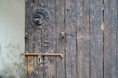 破旧木门 古代 古代的