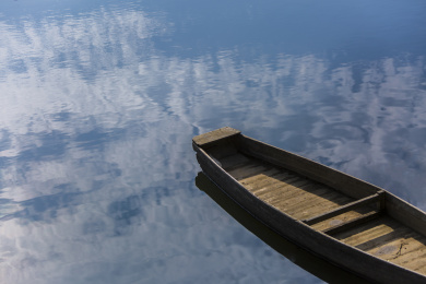 木船  湖水 船 宁静