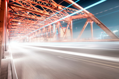 中国上海外白渡桥路面汽车广告背景图