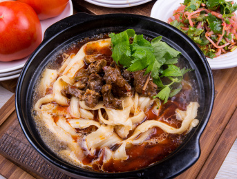 特色川菜牛肉刀削面