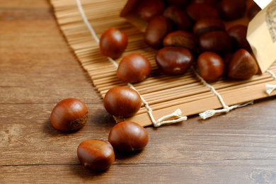 袋子中的糖炒栗子