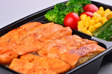 沙拉 冷餐 减肥餐 牛肉 鱼肉 蔬菜 虾 酸奶 面条