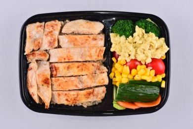 沙拉 冷餐 减肥餐 牛肉 鱼肉 蔬菜 虾 酸奶 面条