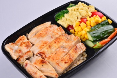 沙拉 冷餐 减肥餐 牛肉 鱼肉 蔬菜 虾 酸奶 面条