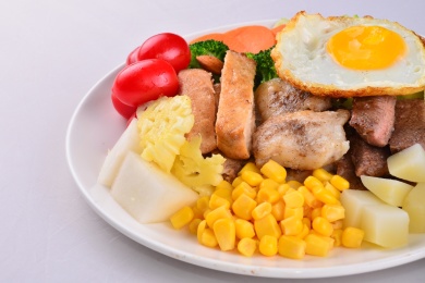 沙拉 冷餐减 肥餐 牛肉 鱼肉 蔬菜 虾 酸奶