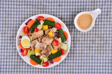 沙拉 冷餐减 肥餐 牛肉 鱼肉 蔬菜 虾 酸奶