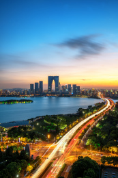 夜晚动感的苏州工业园区城市风光和车流