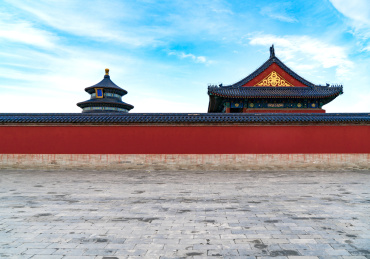 中国北京天坛红墙蓝天