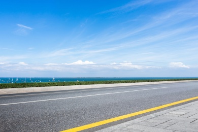 从空柏油路海景观