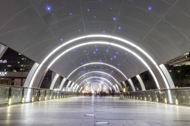 夜晚隧道里的灯光 隧道