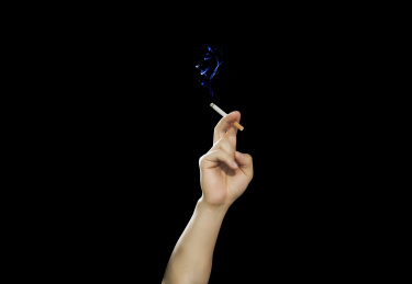 手里面的香烟