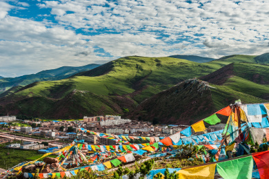 西藏风光芒康县全貌