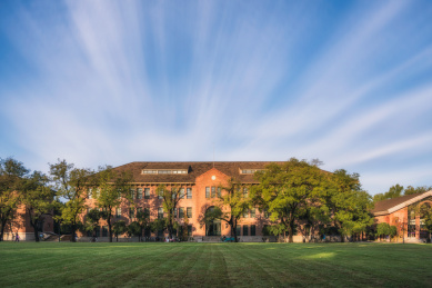 清华大学