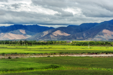 日喀则铁路沿途中的风景