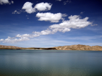 西藏自治区那曲地区措那湖自然景观