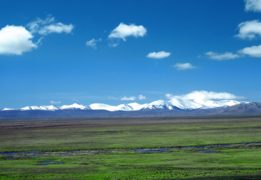 中国青海省唐古拉山脉雪峰自然景观