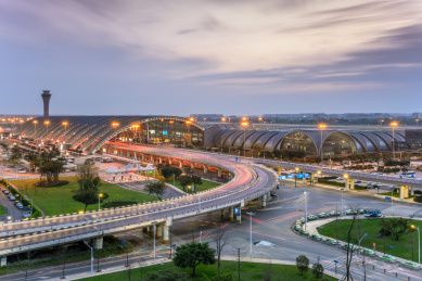 中国四川成都双流国际机场夜景