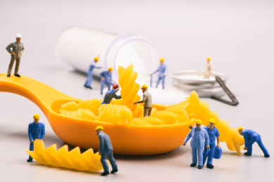 美食中的模型小人