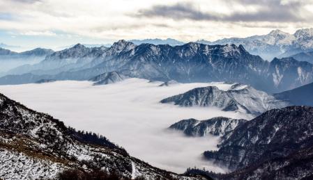 四川雅安牛背山云海