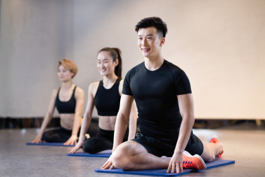 教练指导学员训练