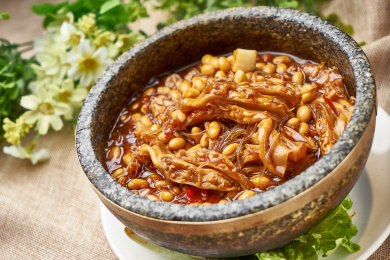 黄豆炖鸭掌 开胃 馋人