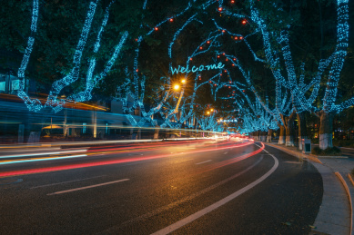 杭州西湖南山路夜景车轨