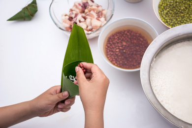 包粽子/中国端午节传统节日美食