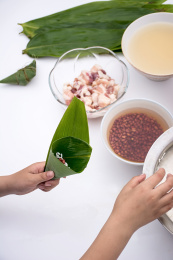 包粽子/中国端午节传统节日美食