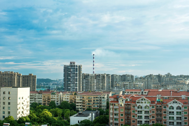 株洲城市楼房小区和大唐华银烟囱