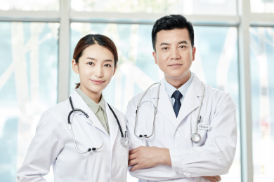 男女医生合影