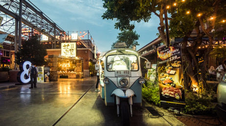 曼谷河边夜市，Asiatique The Riverfront night market