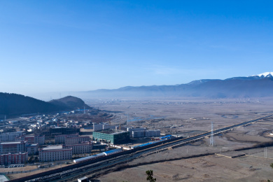 香格里拉都市雪峰景观