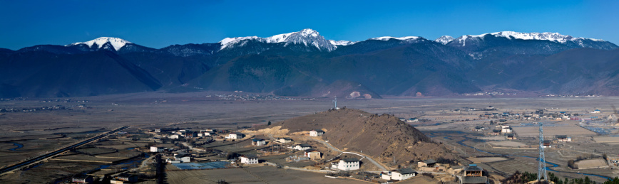 香格里拉纳帕海草原雪山景观