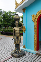 傣族村寨人物取水铜器雕像装饰物