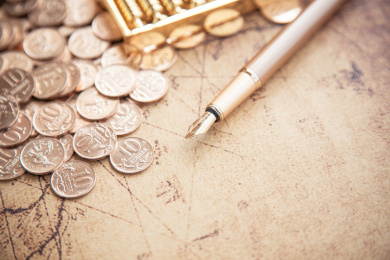 硬币 美元 钢笔 地图  摆拍  商务金融 