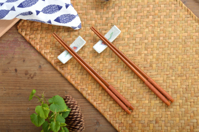 陶瓷手绘莲花筷子架