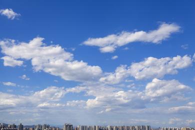 户外天空云景和城市天际线