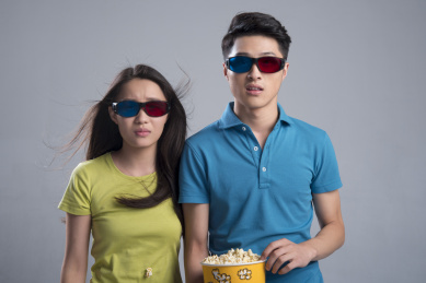 年轻情侣看3D电影