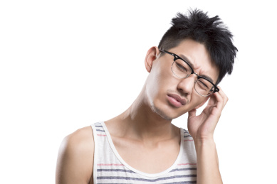 肖像的年轻人感到不快
