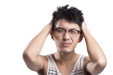 肖像的年轻人感到不快