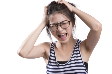 肖像的年轻女子吓坏了