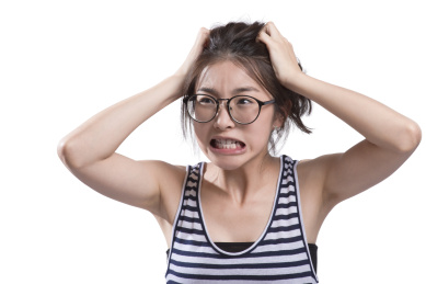 肖像的年轻女子吓坏了