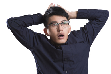 肖像的年轻男子吓得