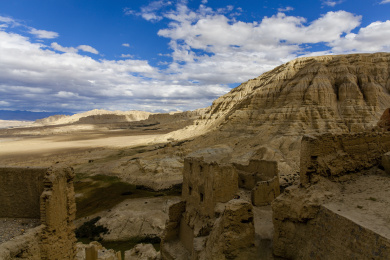 荒凉破败古格遗址